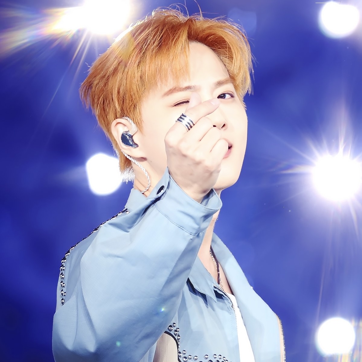 A moment captured by a fan of Suho