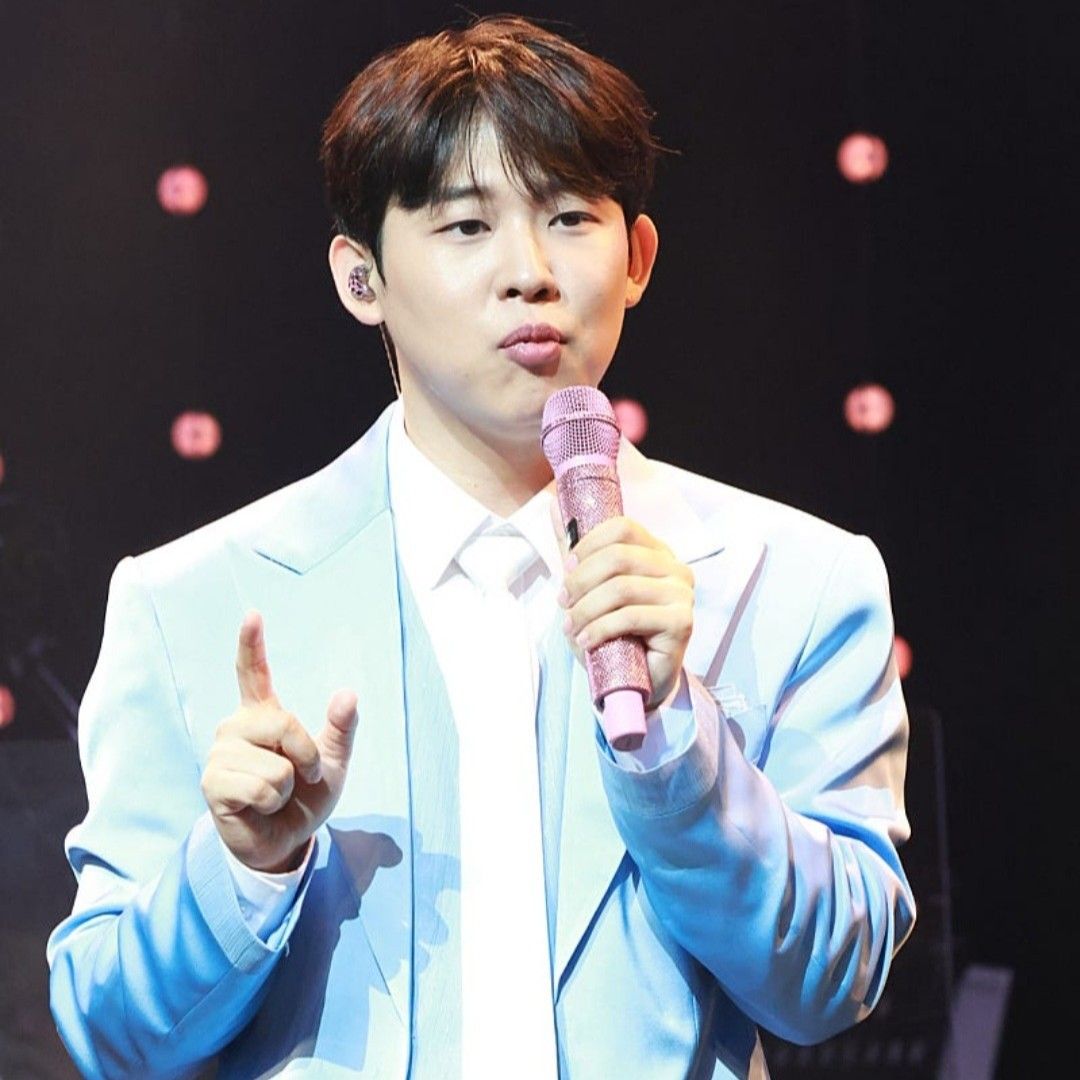 Latest photo of Jinuk