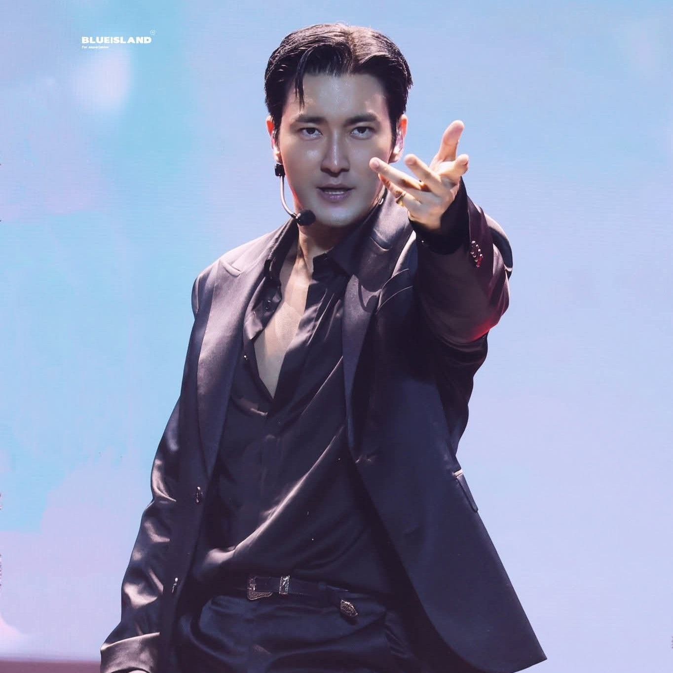 A moment captured by a fan of Choi Siwon