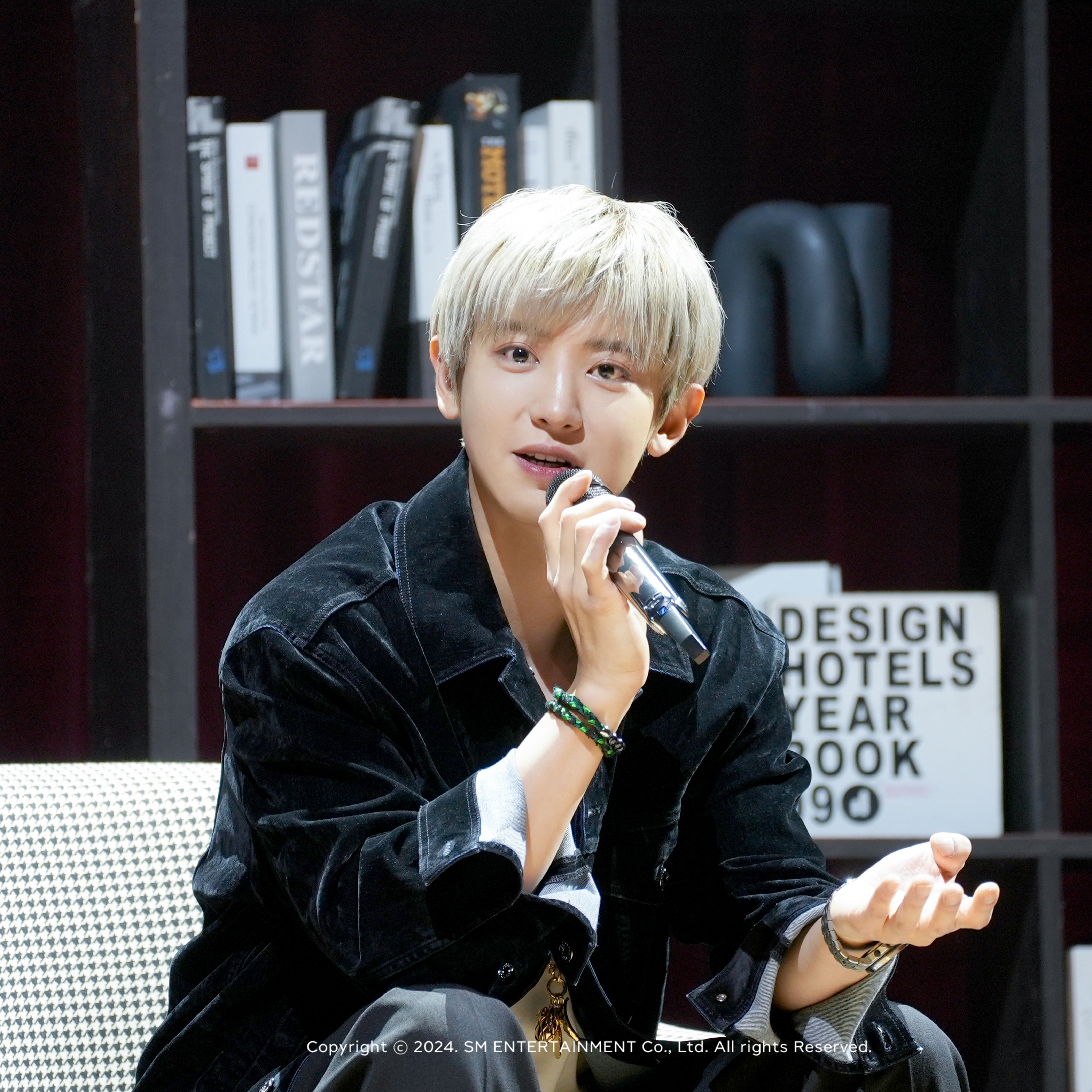 Behind-the-scenes cut of Chanyeol