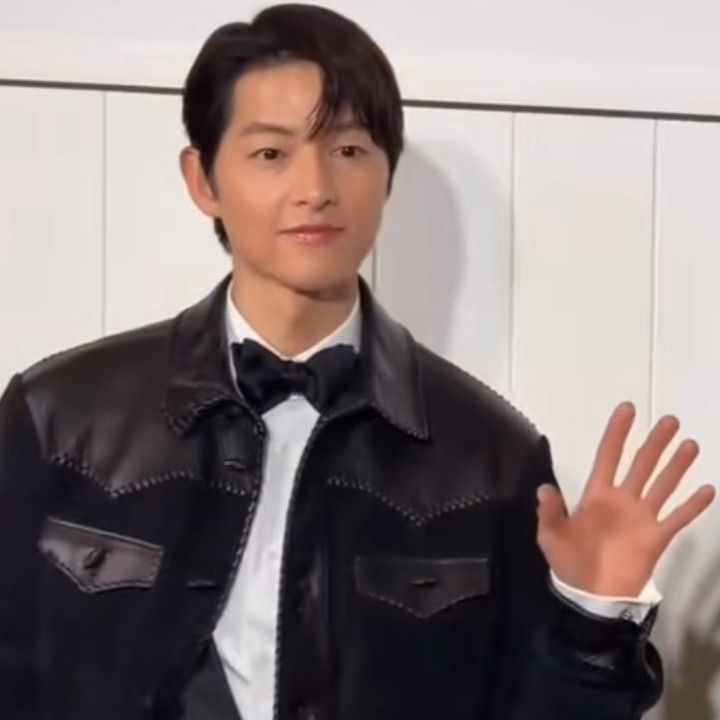 Recent activity shot of Song Joongki