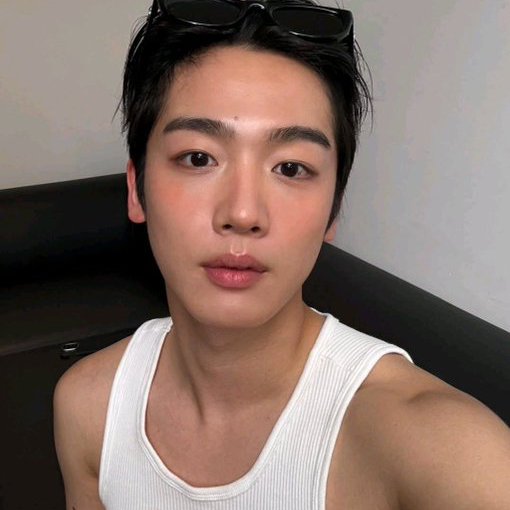 Behind-the-scenes cut of Kim Yohan
