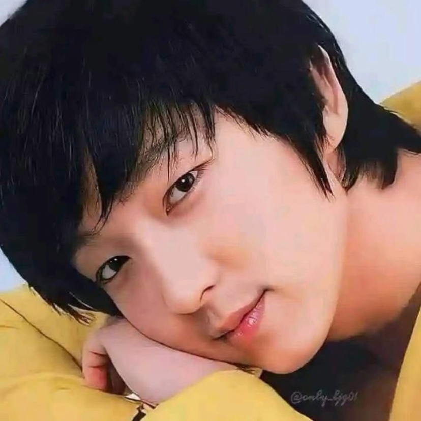 A moment captured by a fan of Lee Joongi