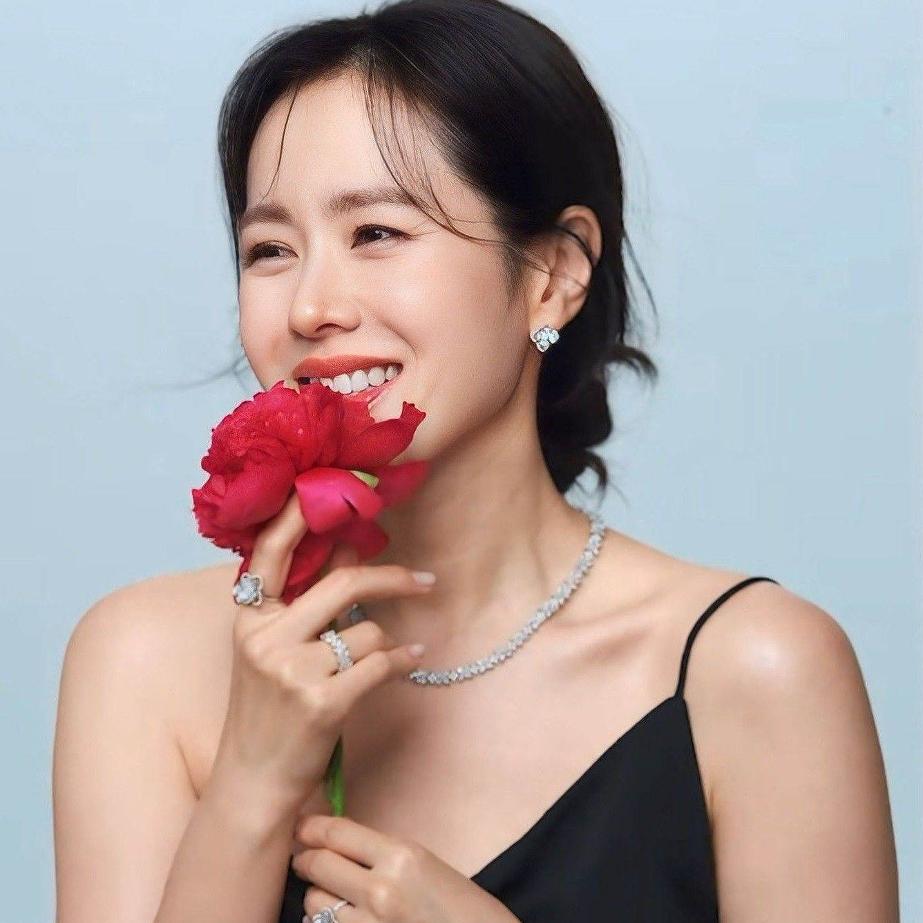 Behind-the-scenes cut of Son Yejin