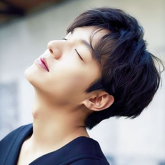 粉絲拍下的李敏鎬瞬間