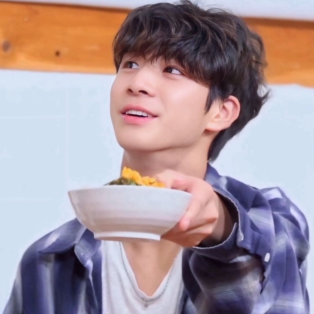 Behind-the-scenes cut of Jeong Dongwon