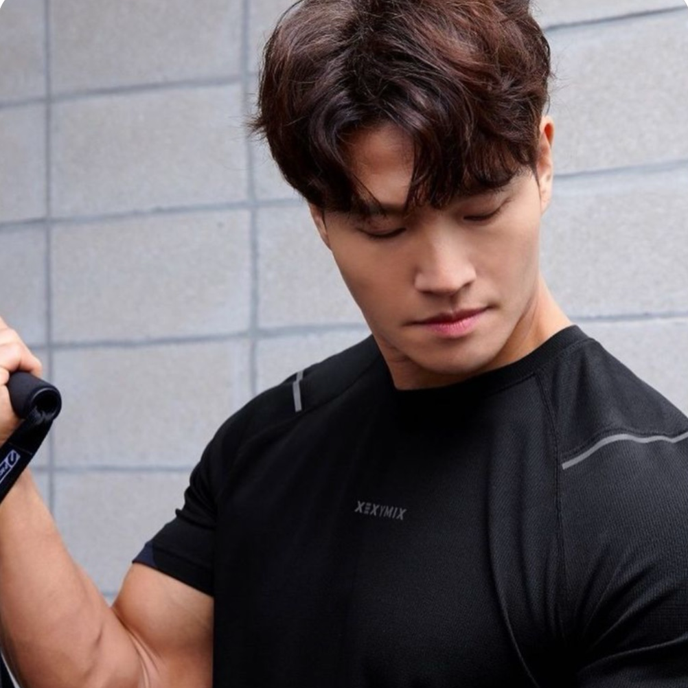 Recent activity shot of Kim Jongkook