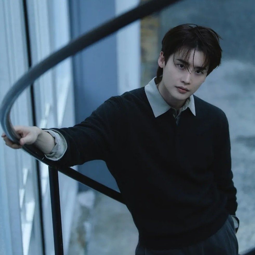 Recent activity shot of Lee Jongsuk