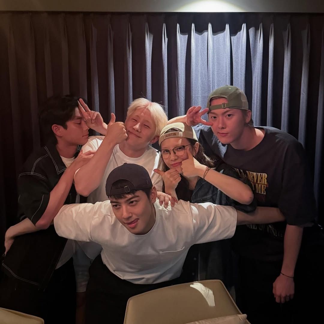 Behind-the-scenes cut of Cha Eunwoo