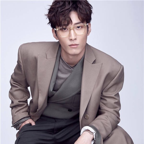 A moment captured by a fan of Shawn Dou