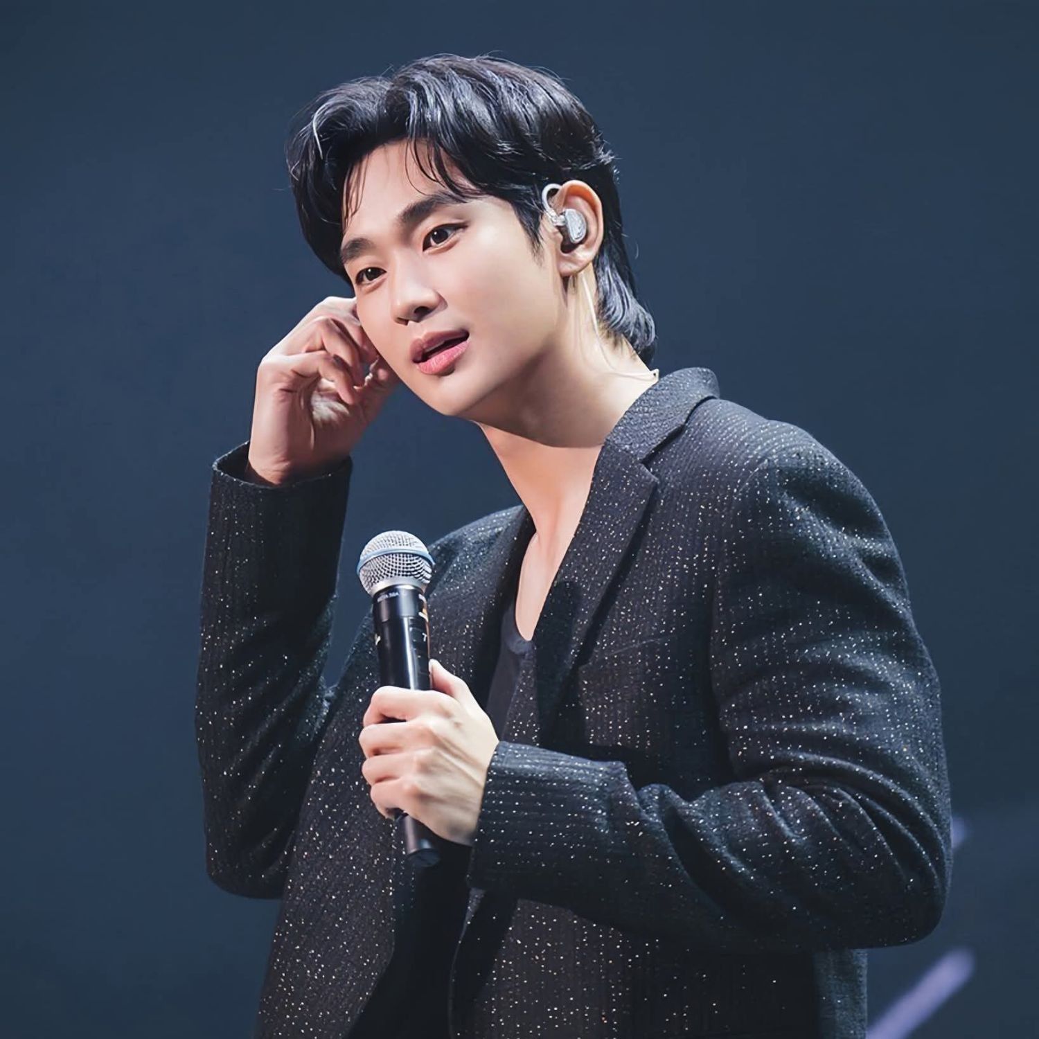 A moment captured by a fan of Kim Soohyun
