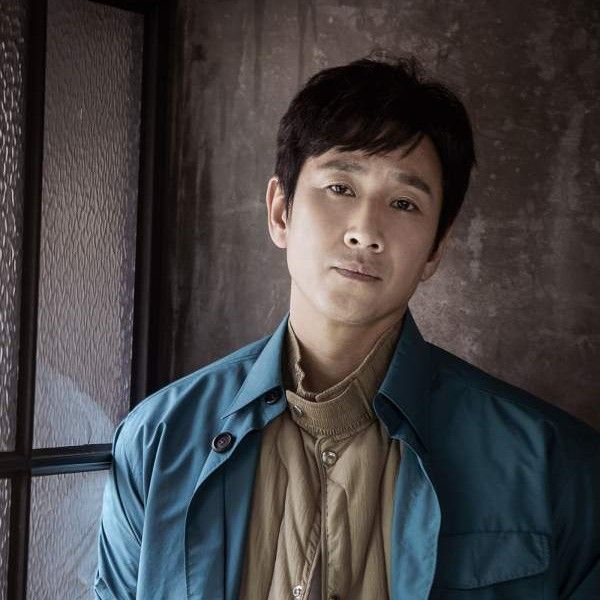 Behind-the-scenes cut of Lee Sunkyun