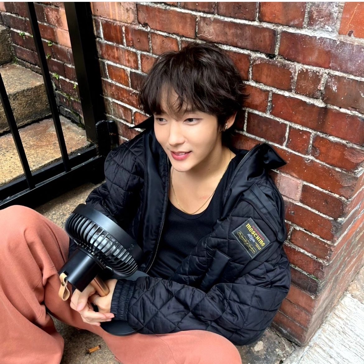Behind-the-scenes cut of Lee Joongi