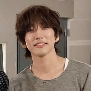 Behind-the-scenes cut of Lee Seungyoon