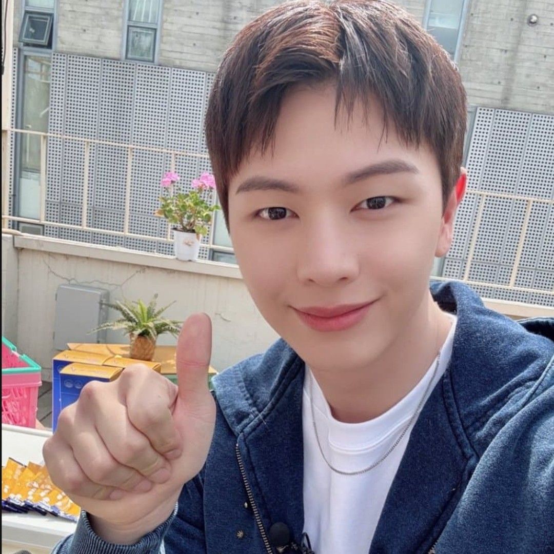 Latest photo of Yook Sungjae