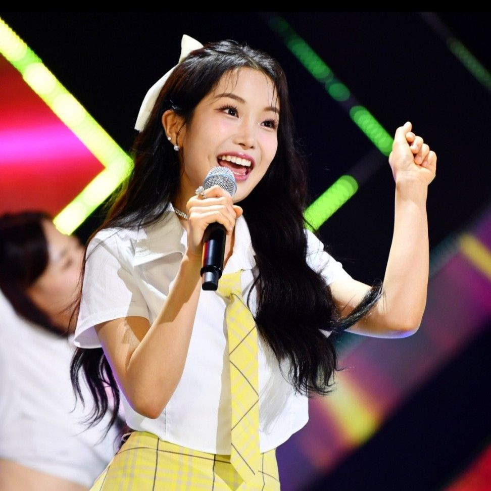 A moment captured by a fan of Kim Soyeon (2004)