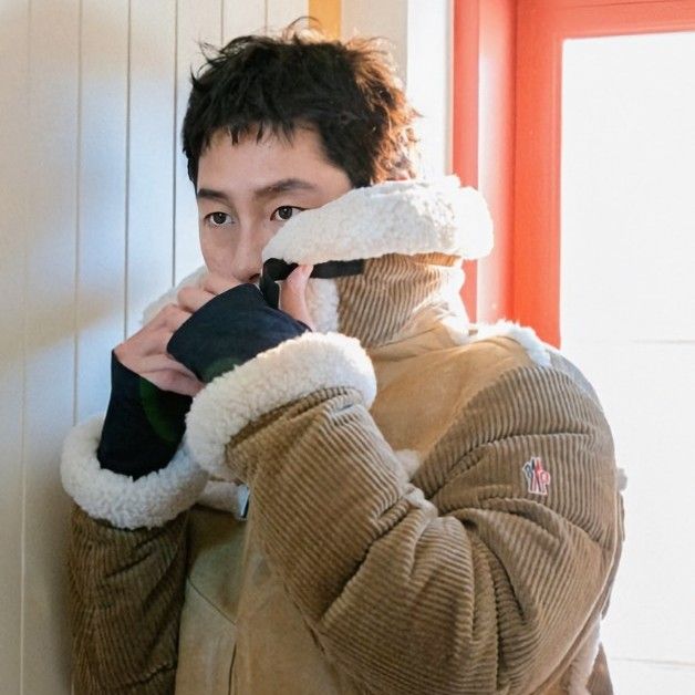 Behind-the-scenes cut of Lee Jaewook