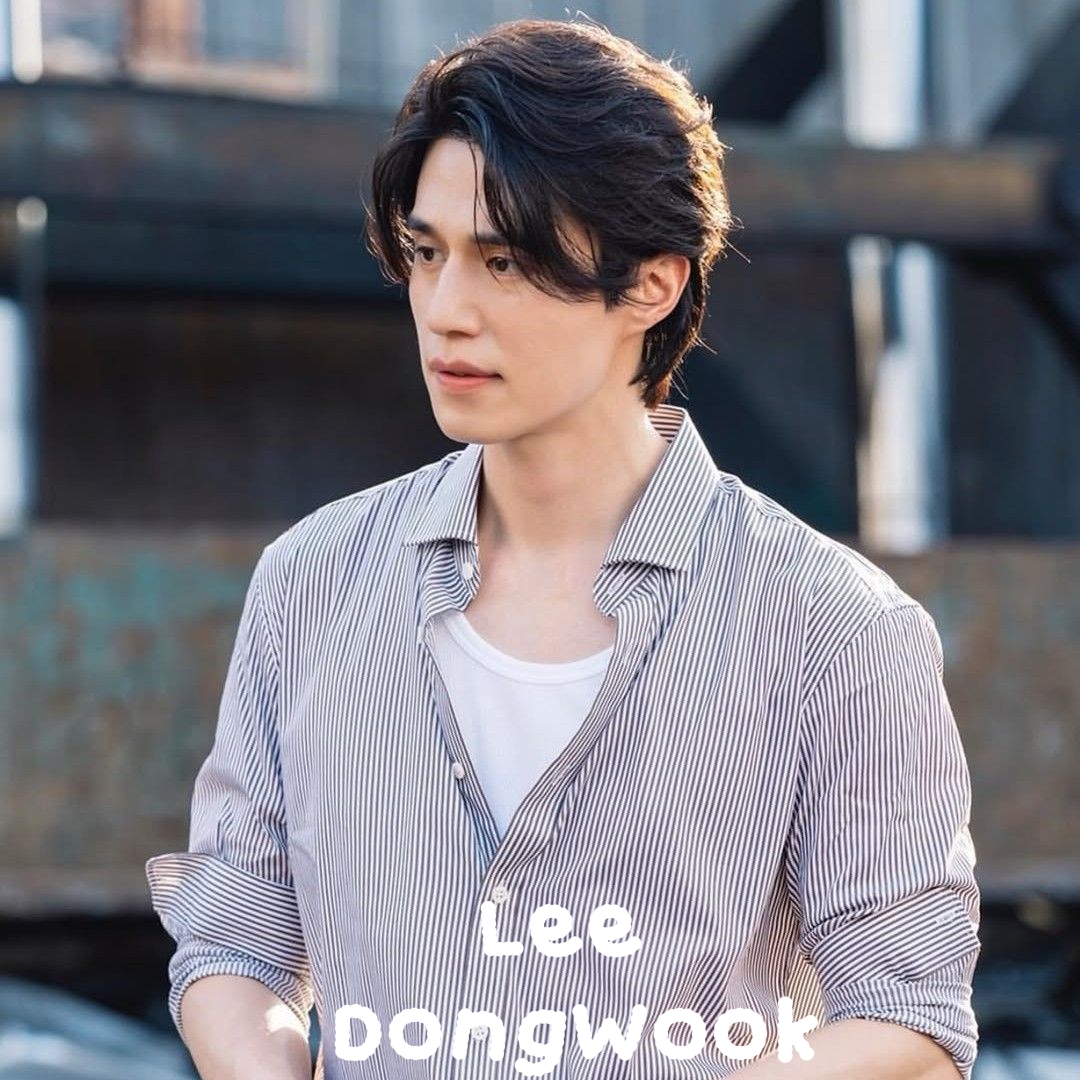 A moment captured by a fan of Lee Dongwook