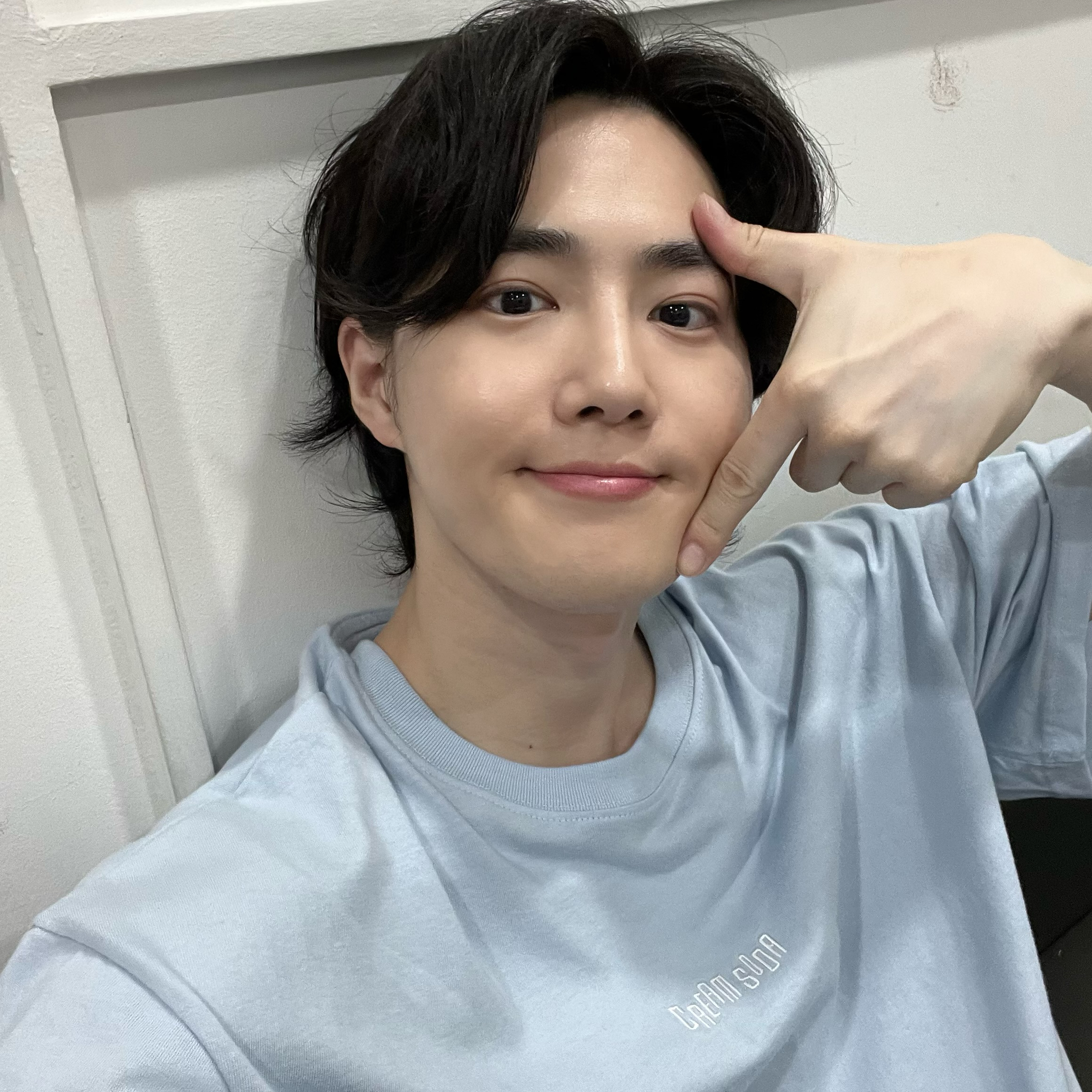 Behind-the-scenes cut of Suho