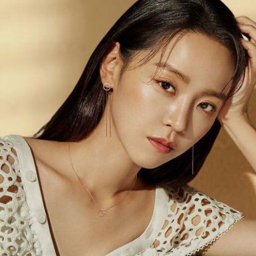 Behind-the-scenes cut of Shin Haesun