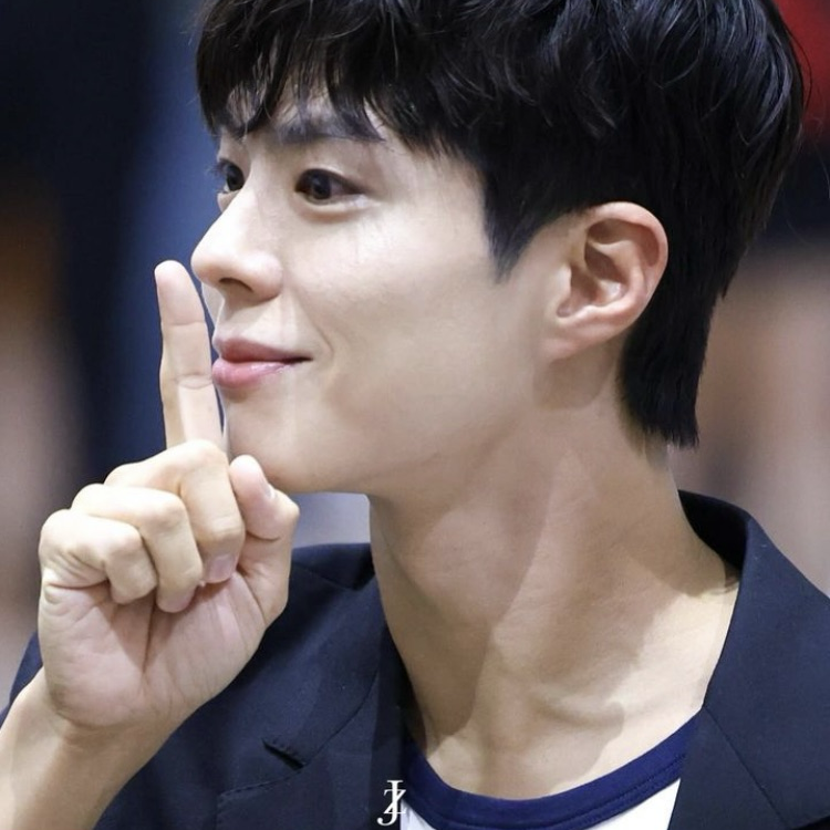 Recent activity shot of Park Bogum
