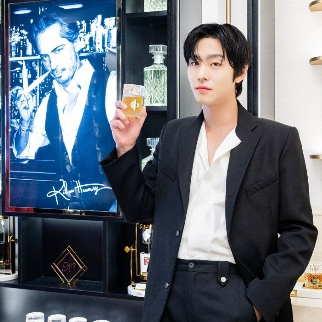 Behind-the-scenes cut of Ahn Hyoseop