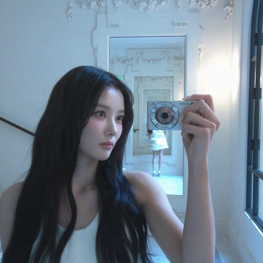 Behind-the-scenes cut of Kim Youjung
