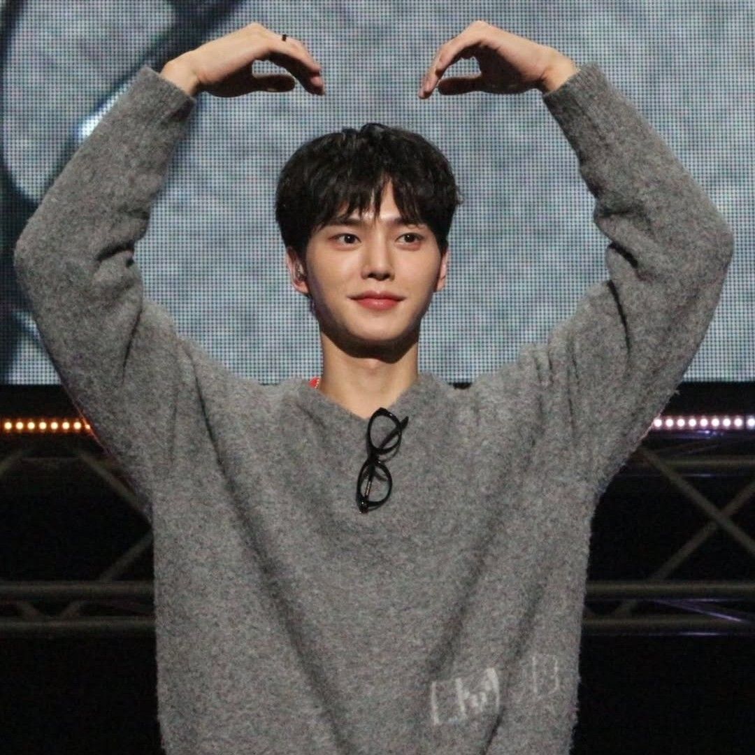 Latest photo of Song Kang