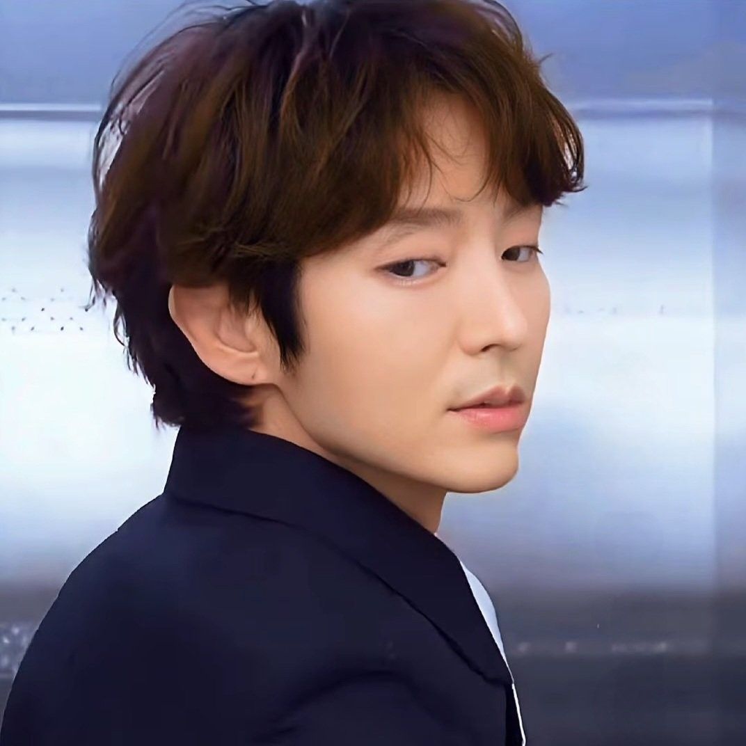 Behind-the-scenes cut of Lee Joongi
