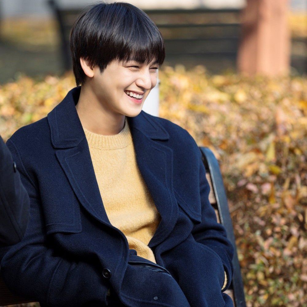 Behind-the-scenes cut of Kim Bum