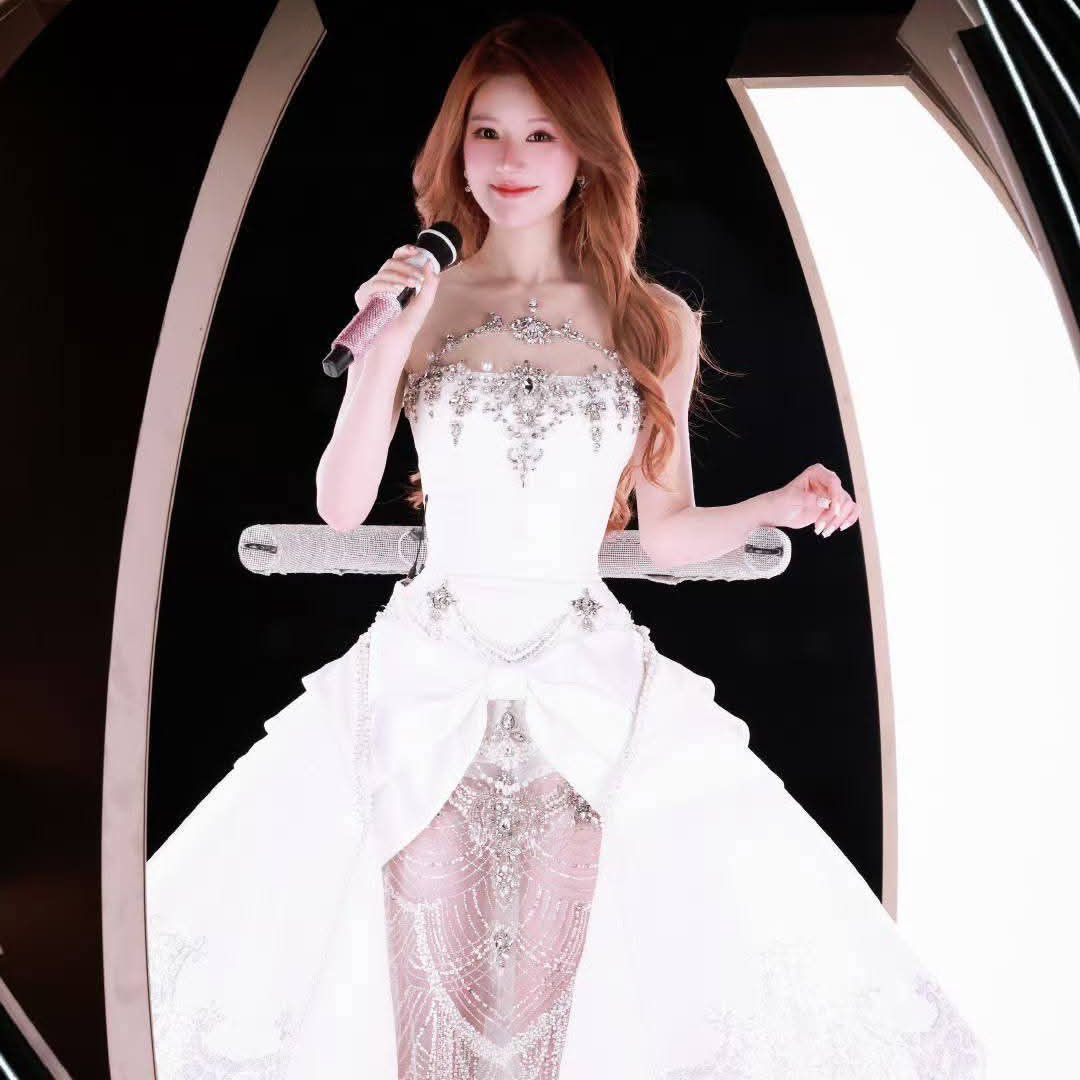 A moment captured by a fan of Zhao Lusi