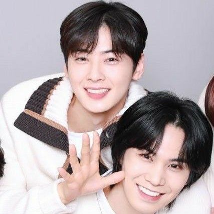 Behind-the-scenes cut of Cha Eunwoo