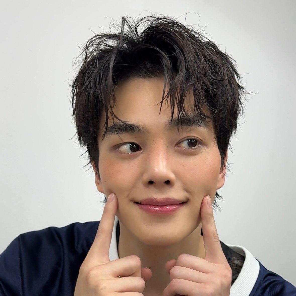 Behind-the-scenes cut of Song Kang