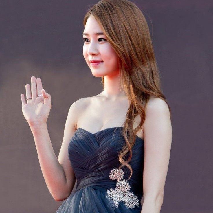Recent activity shot of Yoo Inna