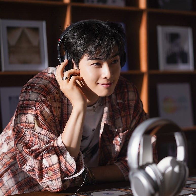 Latest photo of Cha Eunwoo