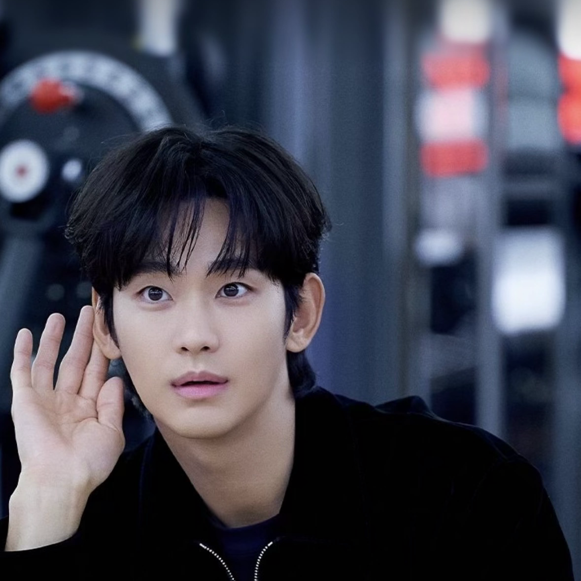 粉絲拍下的金秀賢瞬間