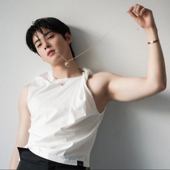 Cuplikan di balik layar dari Cha Eunwoo