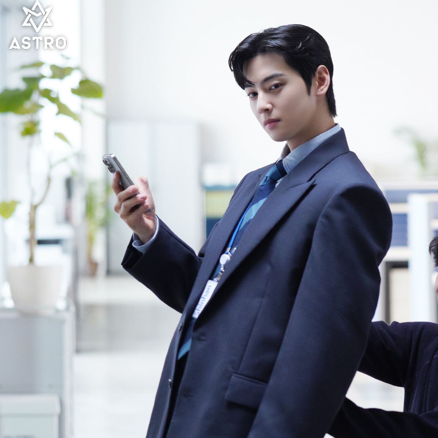 Behind-the-scenes cut of Cha Eunwoo