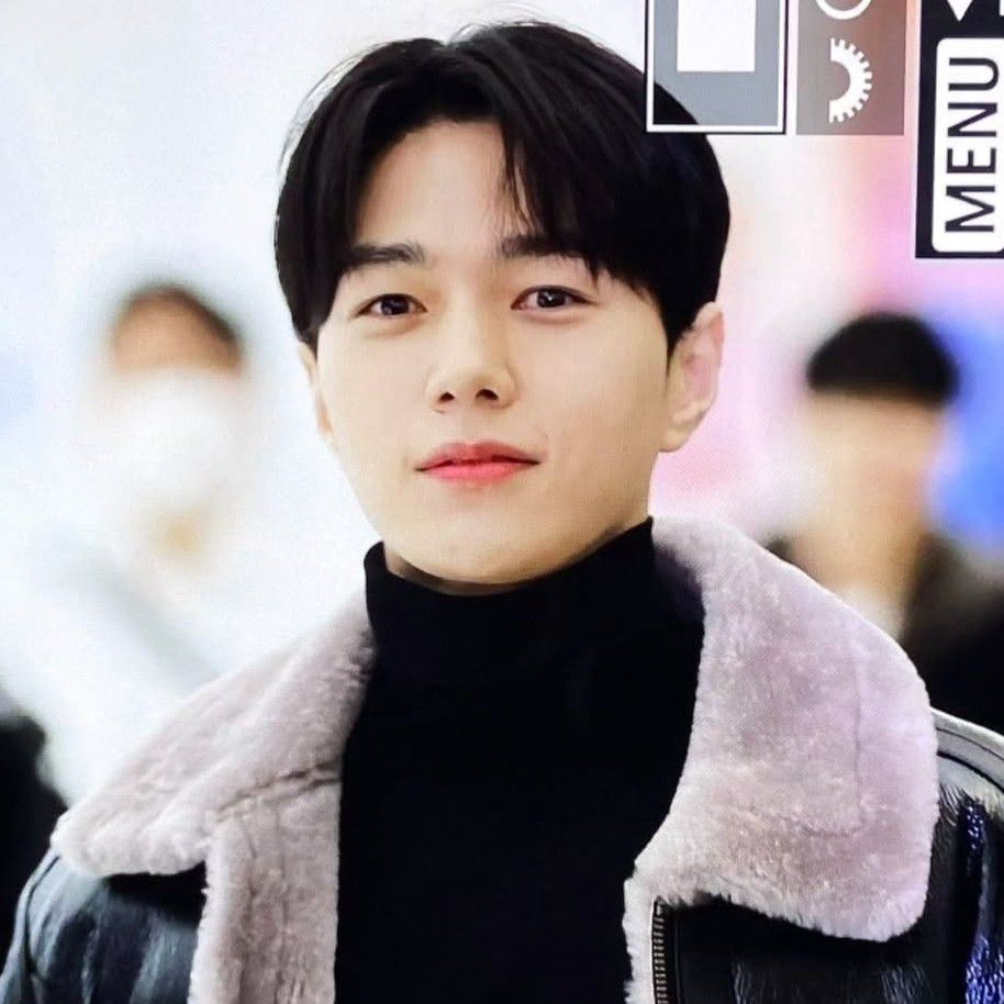 Latest photo of Kim Myungsoo (L)