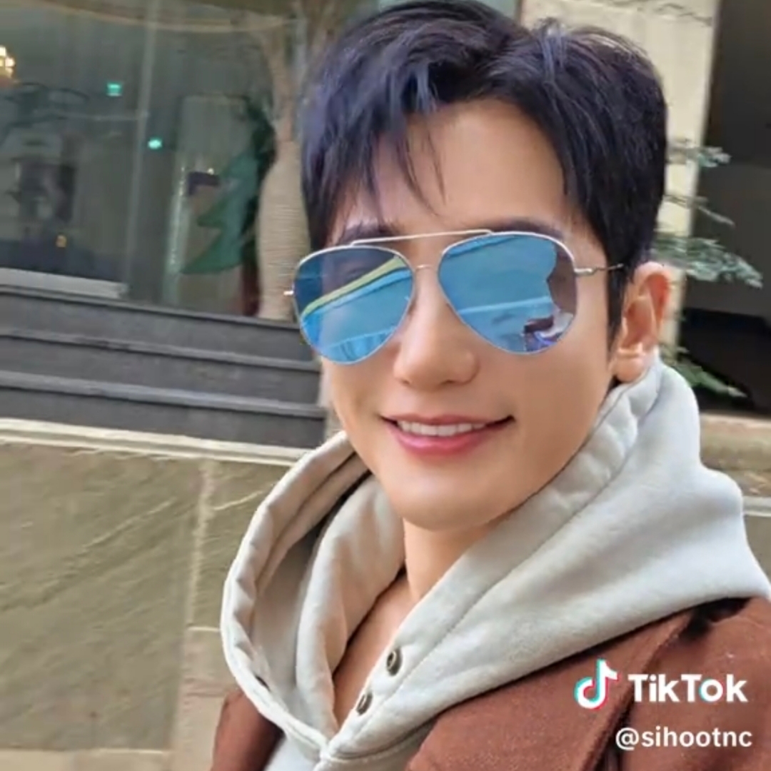 Behind-the-scenes cut of Park Sihoo