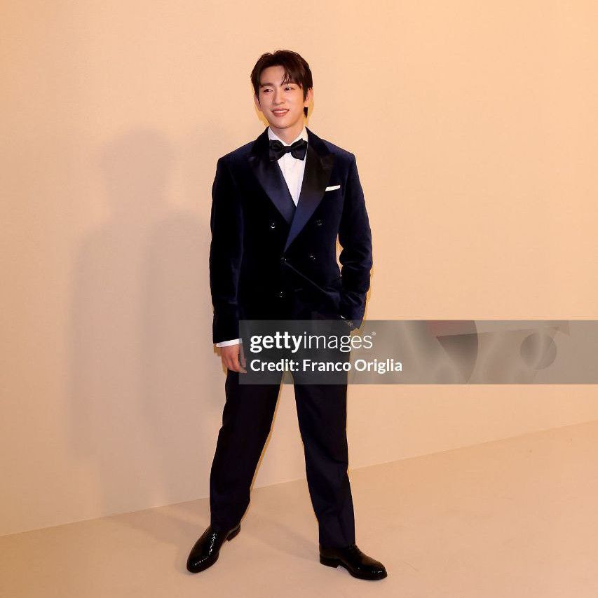 Cuplikan di balik layar dari Park Jinyoung