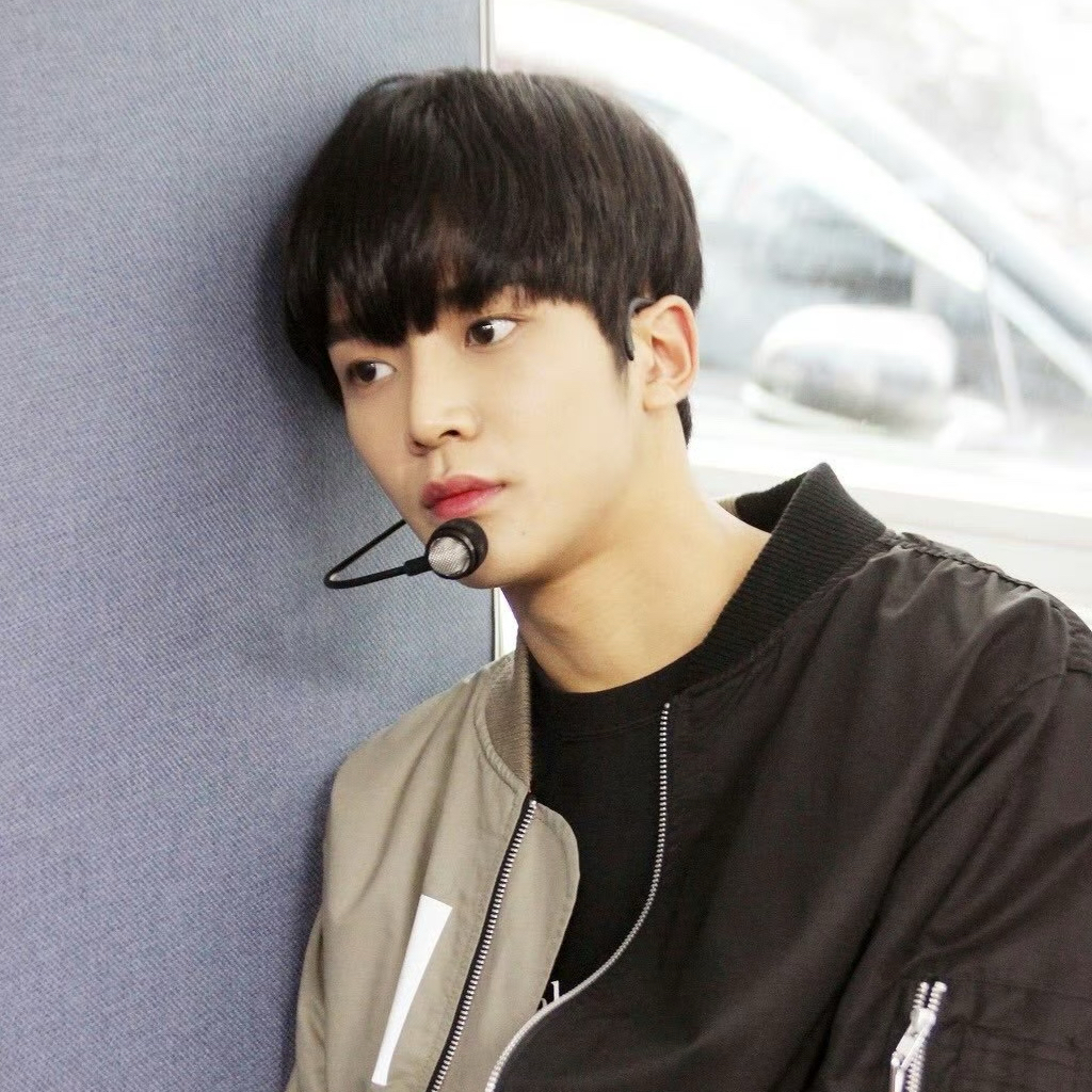 Momen yang diabadikan oleh penggemar Rowoon