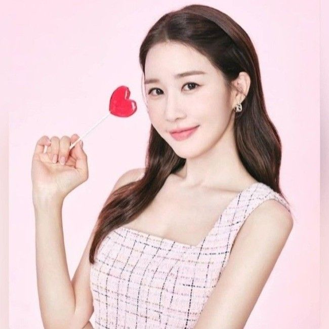 Behind-the-scenes cut of Yoo Inna