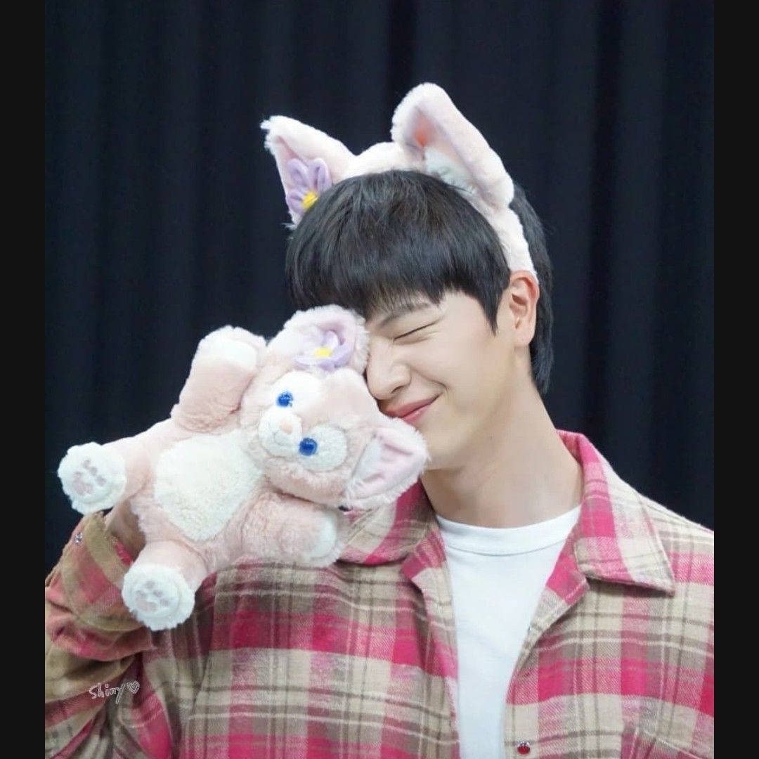 Latest photo of Yook Sungjae