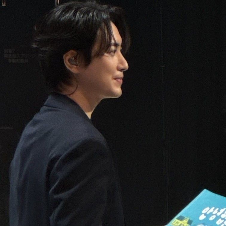 A moment captured by a fan of Lee Joonhyuk