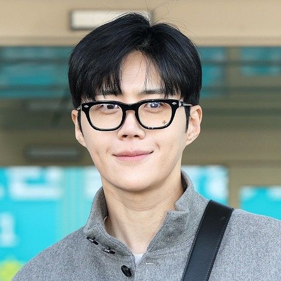Behind-the-scenes cut of Kim Seonho