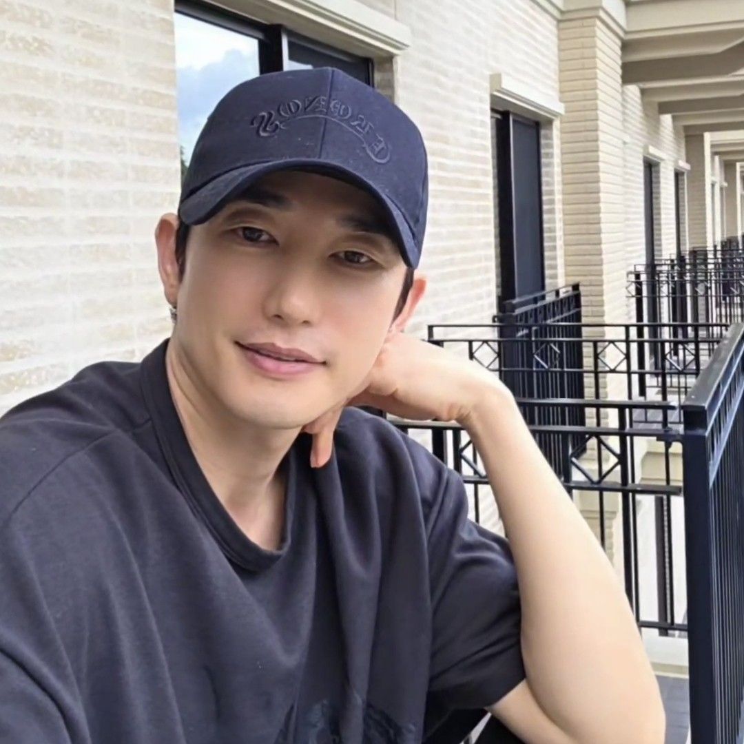 A moment captured by a fan of Park Sihoo