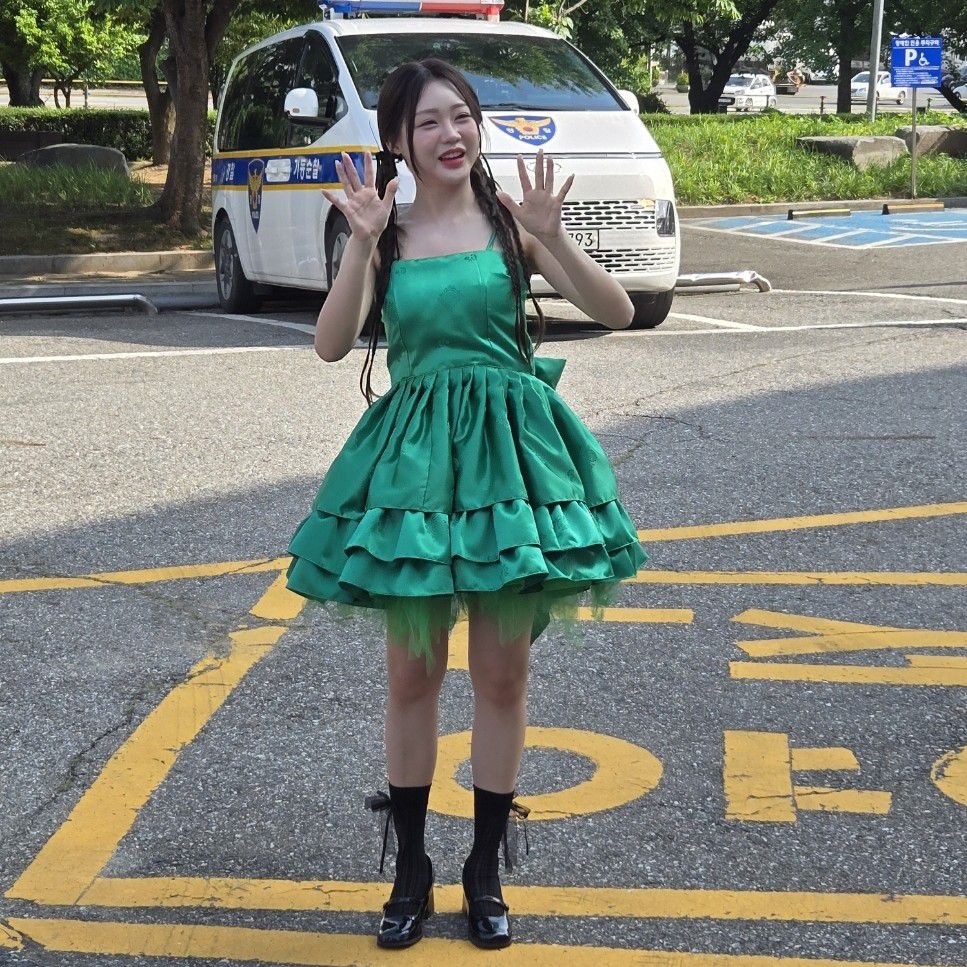 Recent activity shot of Hong Jiyoon