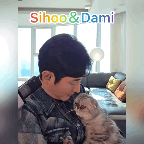 A moment captured by a fan of Park Sihoo