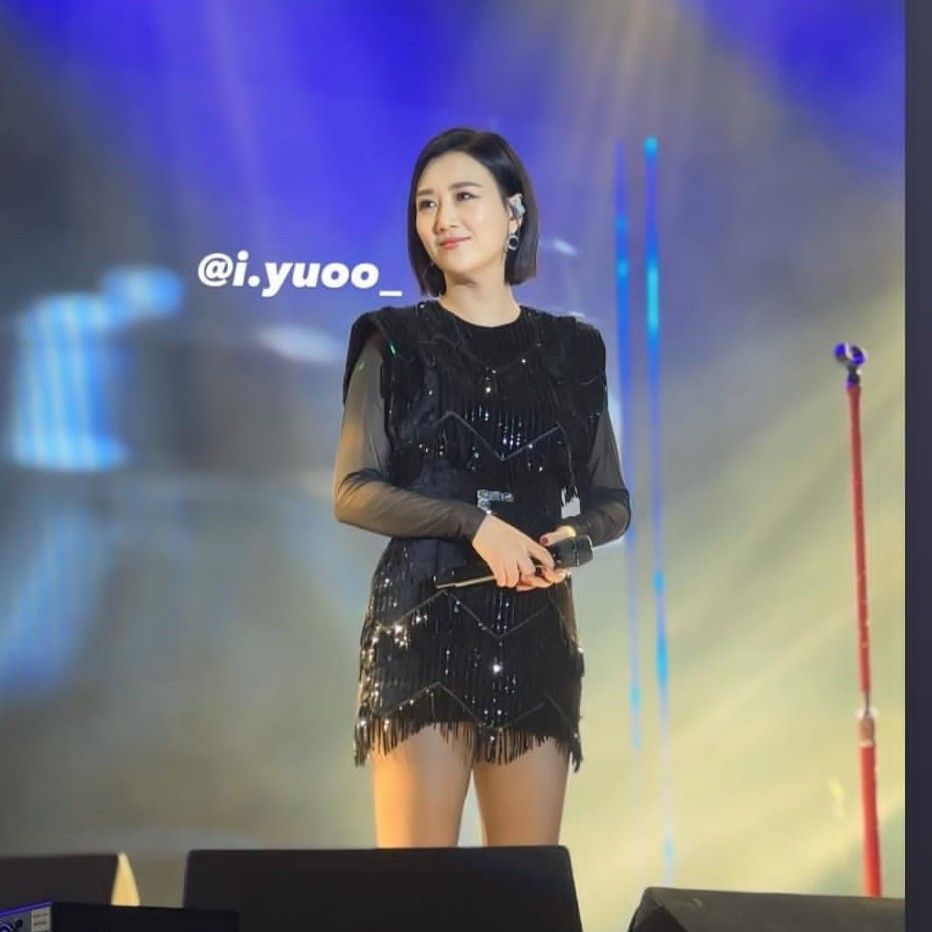 A moment captured by a fan of Jang Yoonjeong